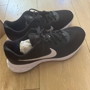 NWT Men’s Nike Revolution shoes